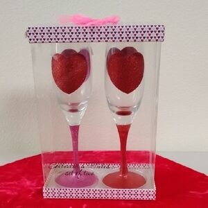 D- NWT Heart Design Champagne Flutes - Set of 2
